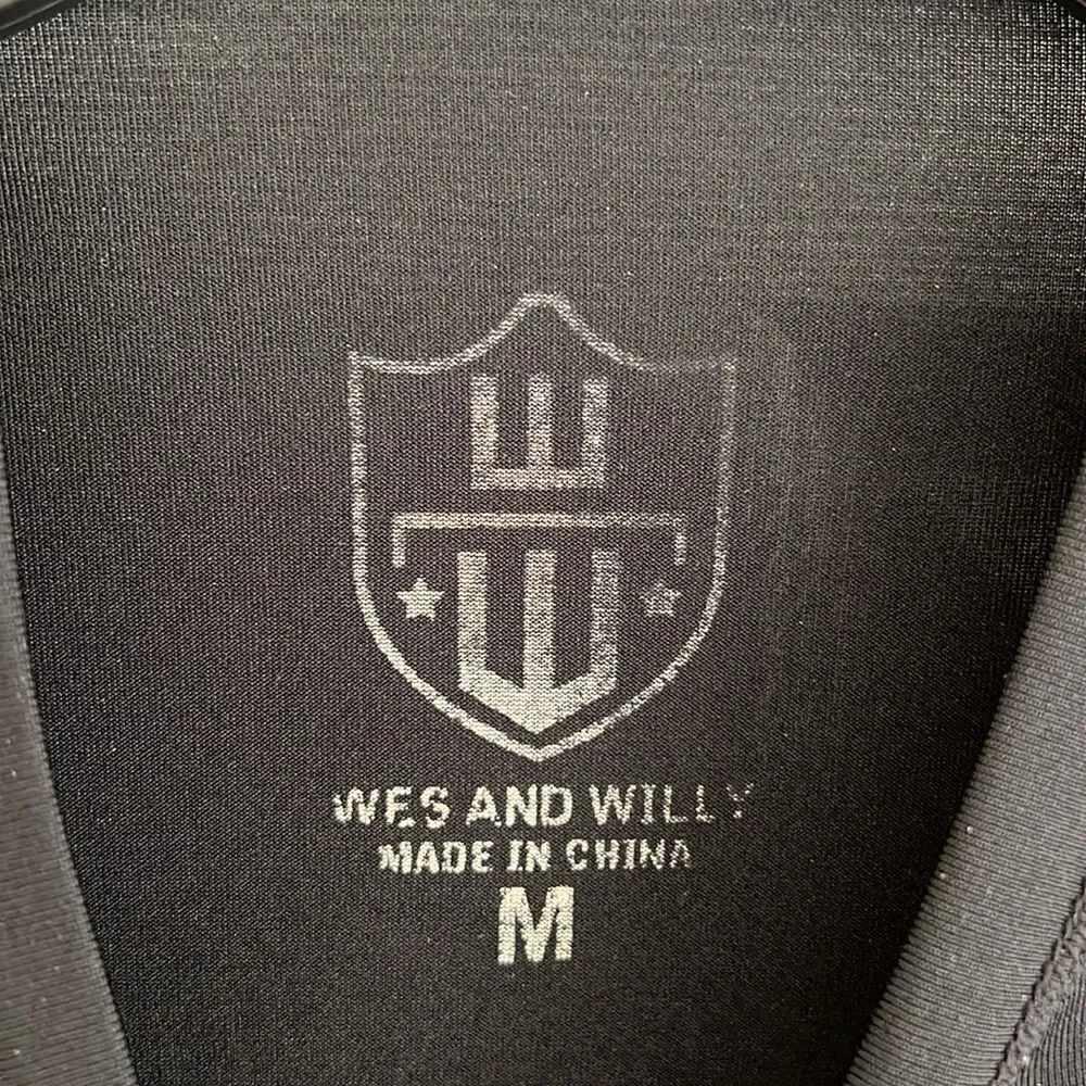 Wes & Willy size medium (10/12) youth black rash guard.